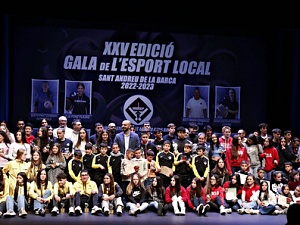Foto de família dels finalistes i guanyadors de la vint-i-cinquena edició