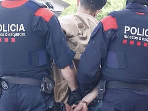 Els tres arrestats, amb onze antecedents anteriors de la mateixa tipologia delictiva, van passar a disposició judicial del Jutjat de Guàrdia de Gavà