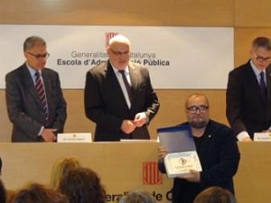 El portaveu del Govern municipal, Juan Pablo Beas, ha recollit el premi de mans del conseller, Jordi Baiget