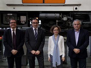 La consellera d’Ensenyament, Meritxell Ruiz, i el president de Ferrocarrils de la Generalitat de Catalunya (FGC), Enric Ticó, han signat un conveni