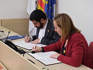 Moment de la signatura del protocol de col·laboració d'ambdues institucions