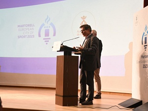 L'alcalde de Martorell durant l'acte de presentació