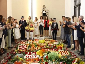 Ofrena floral a la tomba de Rafael Casanova