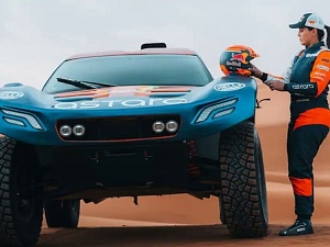 Laia Sanz i el seu cotxe per al Dakar 2024