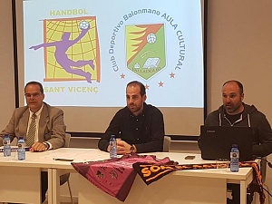 . L’acte es va formalitzar amb la signatura dels presidents, Samuel Rios, per part de l’Handbol Sant Vicenç, i Cayetano Cifuentes, pel club val·lisoletà.