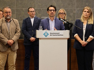 L'alcalde de Castelldefels, Manu Reyes, acompanyat per tot l'equip de govern municipal, ha presentat avui el projecte d'Ordenances Fiscals per al 2024 