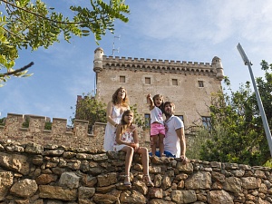 Castelldefels és un municipis turístic familiar de referència a la comarca i a Catalunya