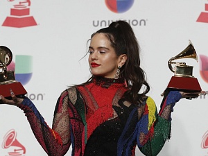 La cantant sesrovirenca Rosalía, amb els seus dos premis